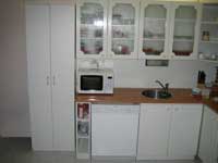 Kuchyň renovovaná bílá