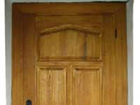 Dveře vchodové - materiál borovice masiv vestavba