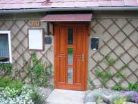 Dveře vchodové - materiál borovice